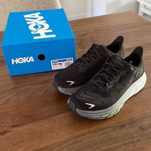 Hoka Arahi 6